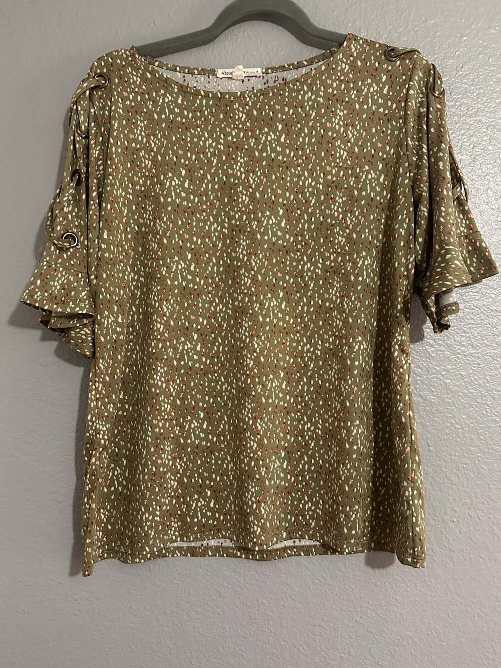 Women's Olive Printed Top with Detailed Sleeves size large